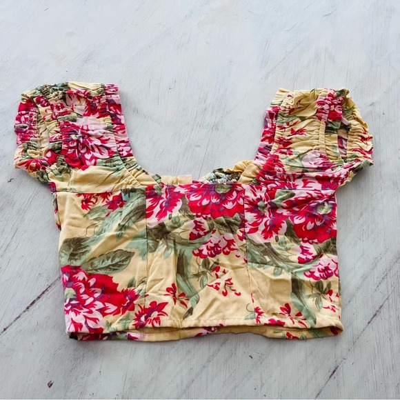 Urban Outfitters Amour Floral Cap Sleeve Cropped Top Size XS NWOT - Picture 4 of 9